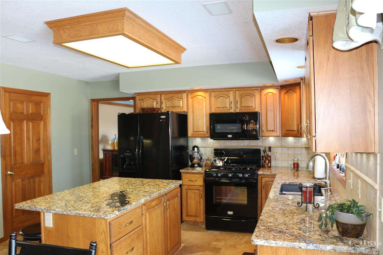 9112 Spring Forest Dr, Fort Wayne, IN 46804 photo 10