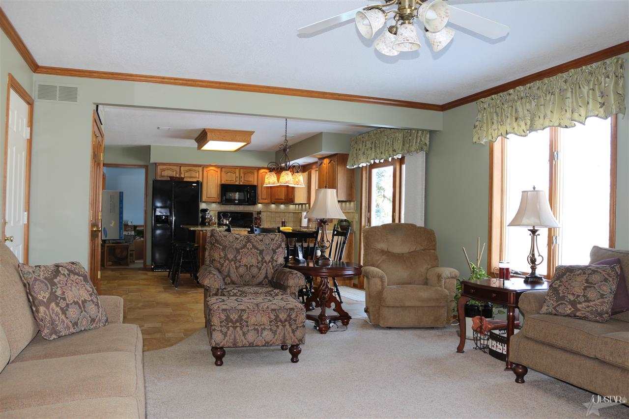 9112 Spring Forest Dr, Fort Wayne, IN 46804 photo 13