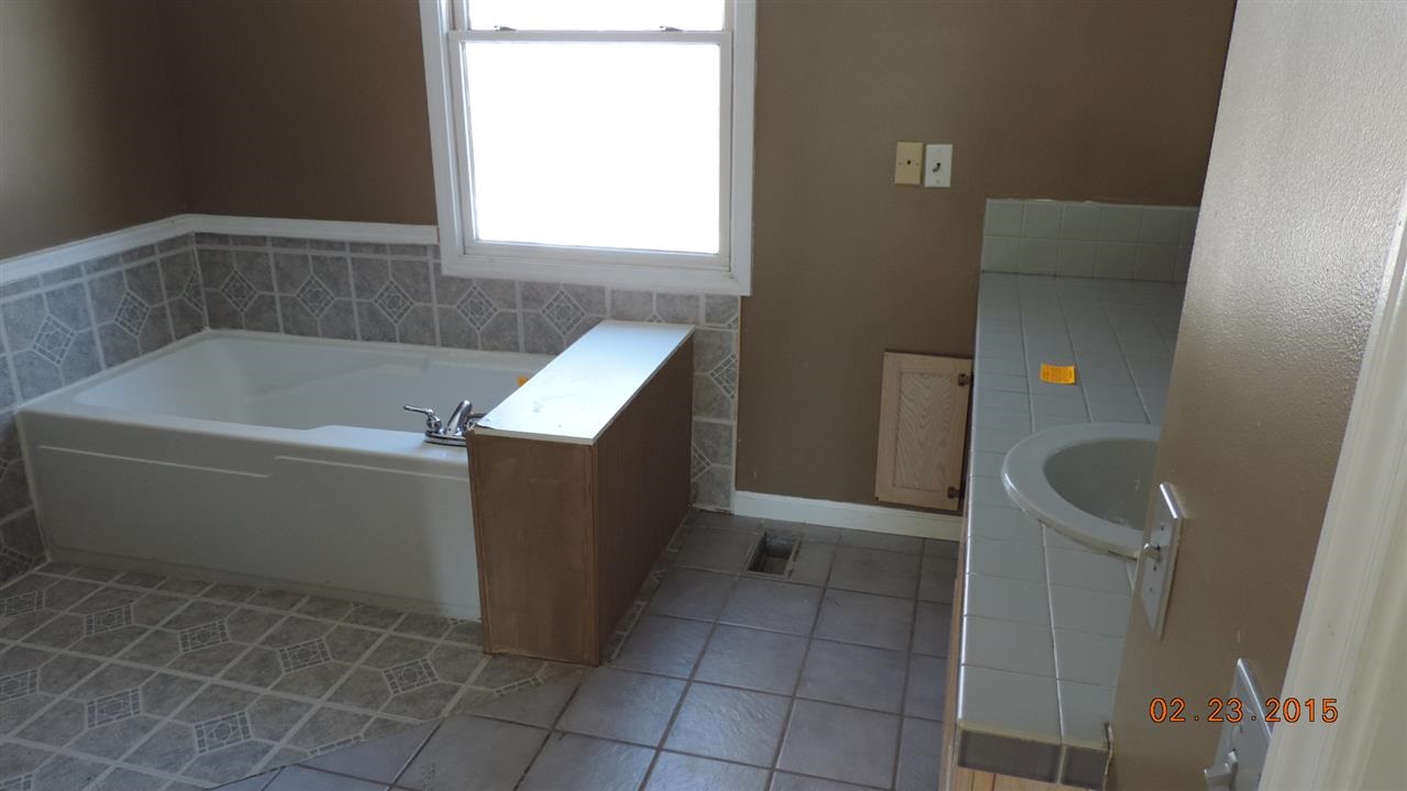 5590 S Burlington Dr, Muncie, IN 47302 photo 11