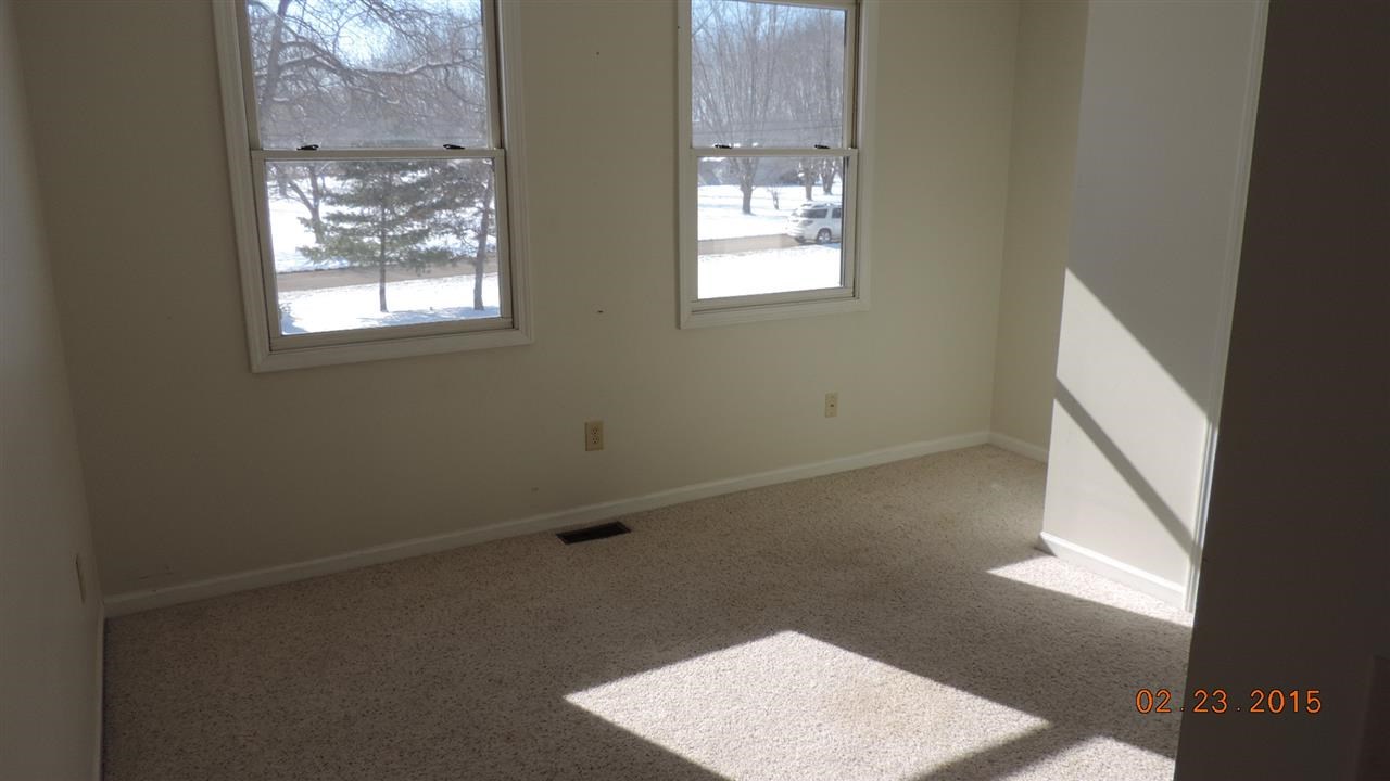 5590 S Burlington Dr, Muncie, IN 47302 photo 15