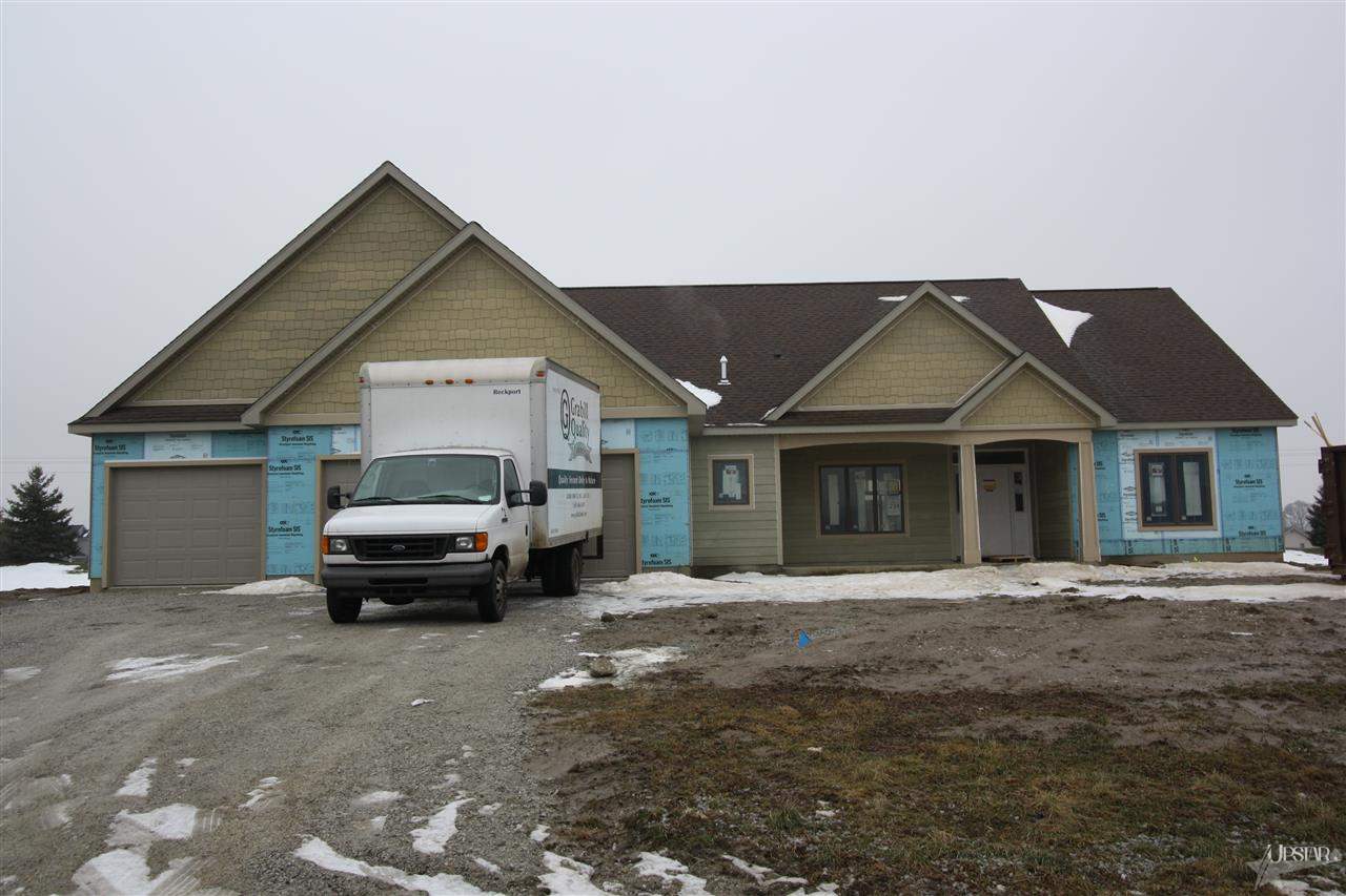 15831 Weston Gln, Huntertown, IN 46748 photo 1