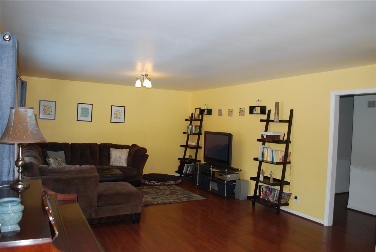 1604 Greenbrier Dr, Elkhart, IN 46514 photo 2
