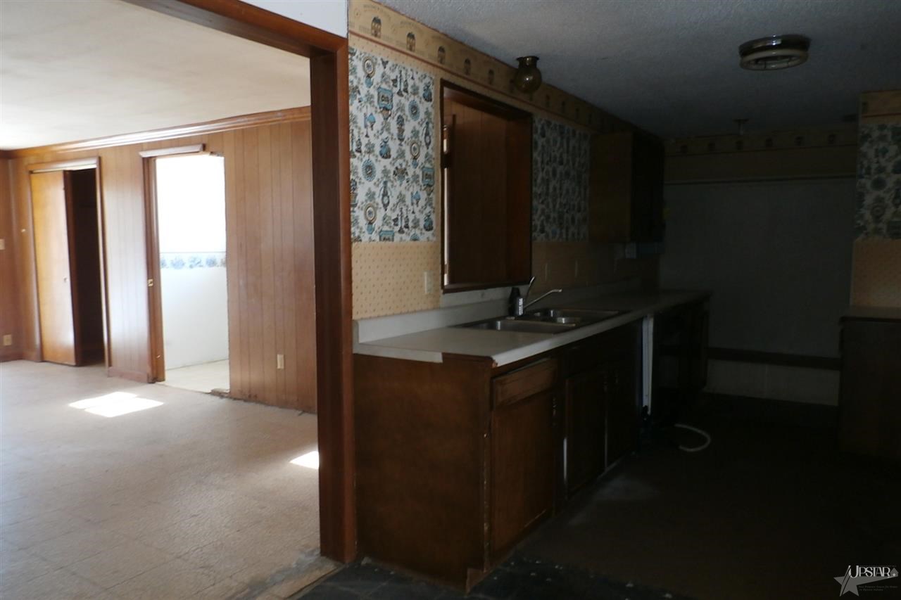5921 Allendale Dr, Fort Wayne, IN 46809 photo 4