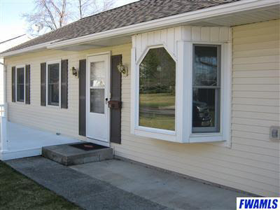49 Sunset Dr, Bluffton, IN 46714 photo 2