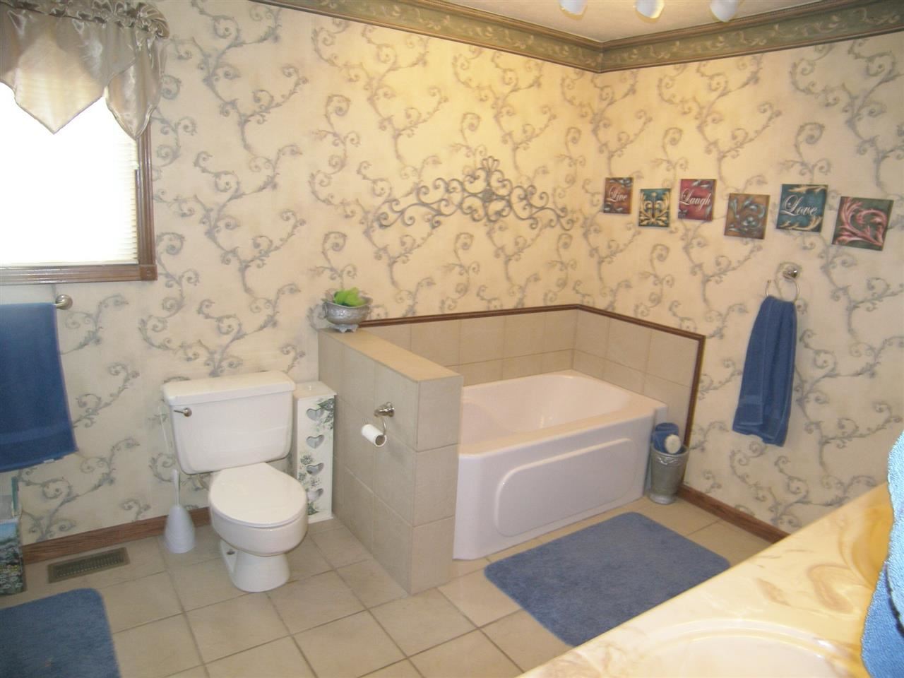 617 S 800 E, Greentown, IN 46936 photo 10