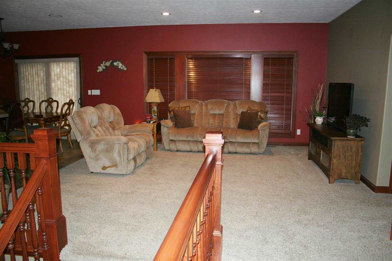 2927 E Lake Tahoe Trl, Warsaw, IN 46582 photo 2