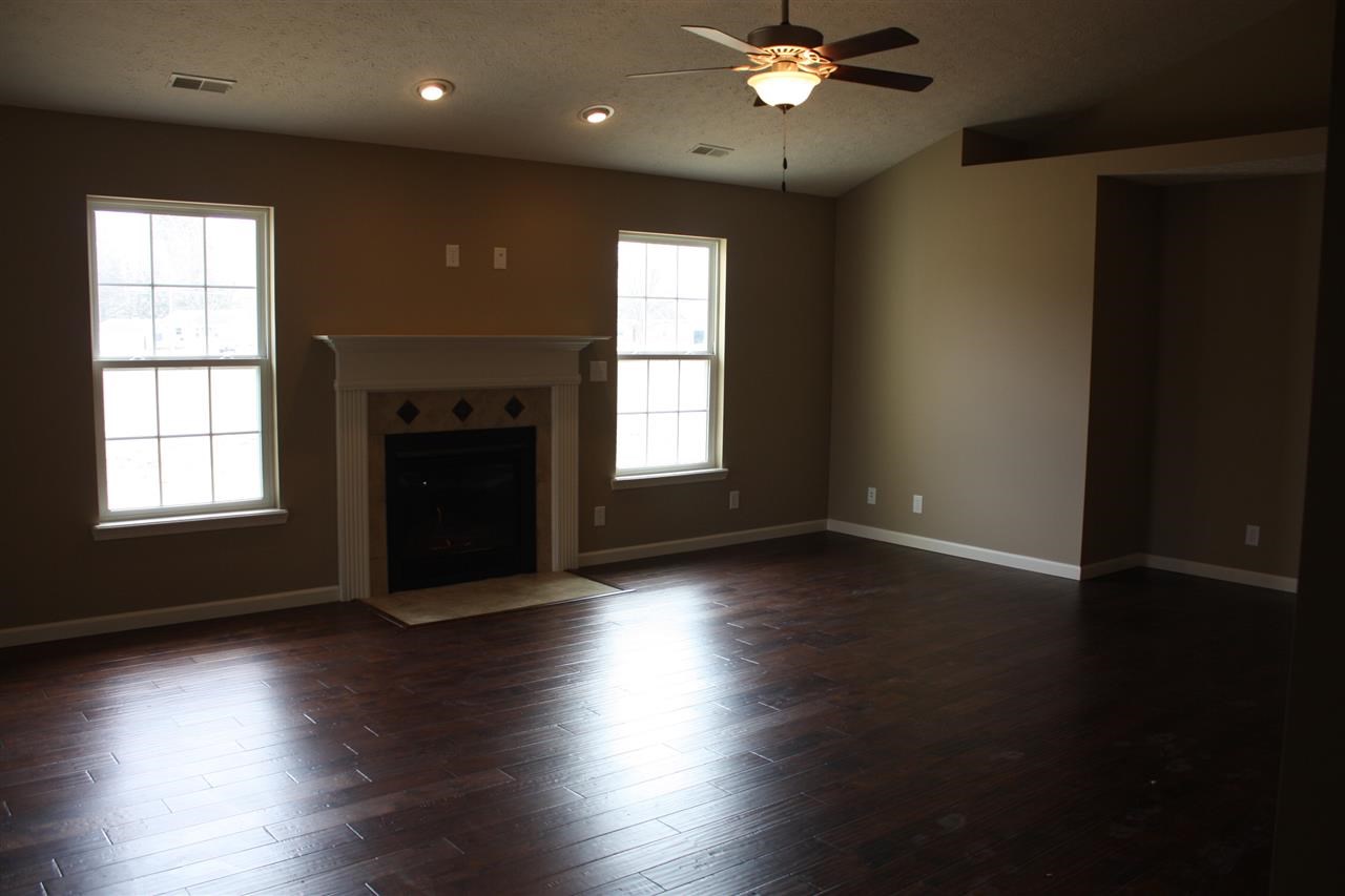 608 Bluegrass Trl, Kokomo, IN 46901 photo 2