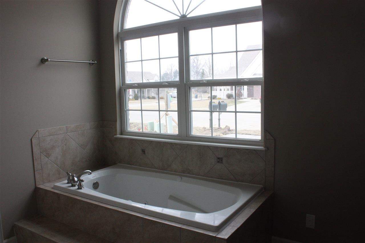 608 Bluegrass Trl, Kokomo, IN 46901 photo 7