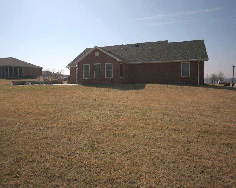 2229 N Anya Ct, Huntingburg, IN 47542 photo 2