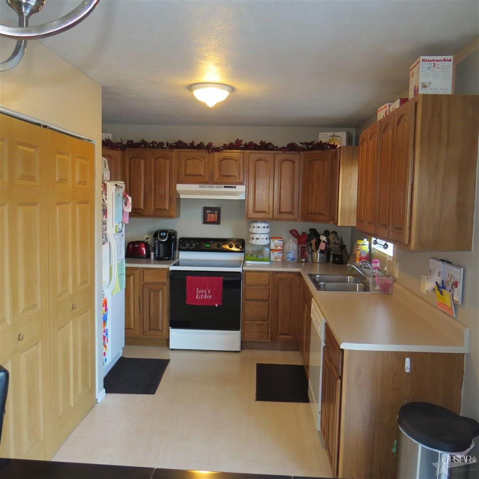 16327 Sunflower Ave, Goshen, IN 46526 photo 2