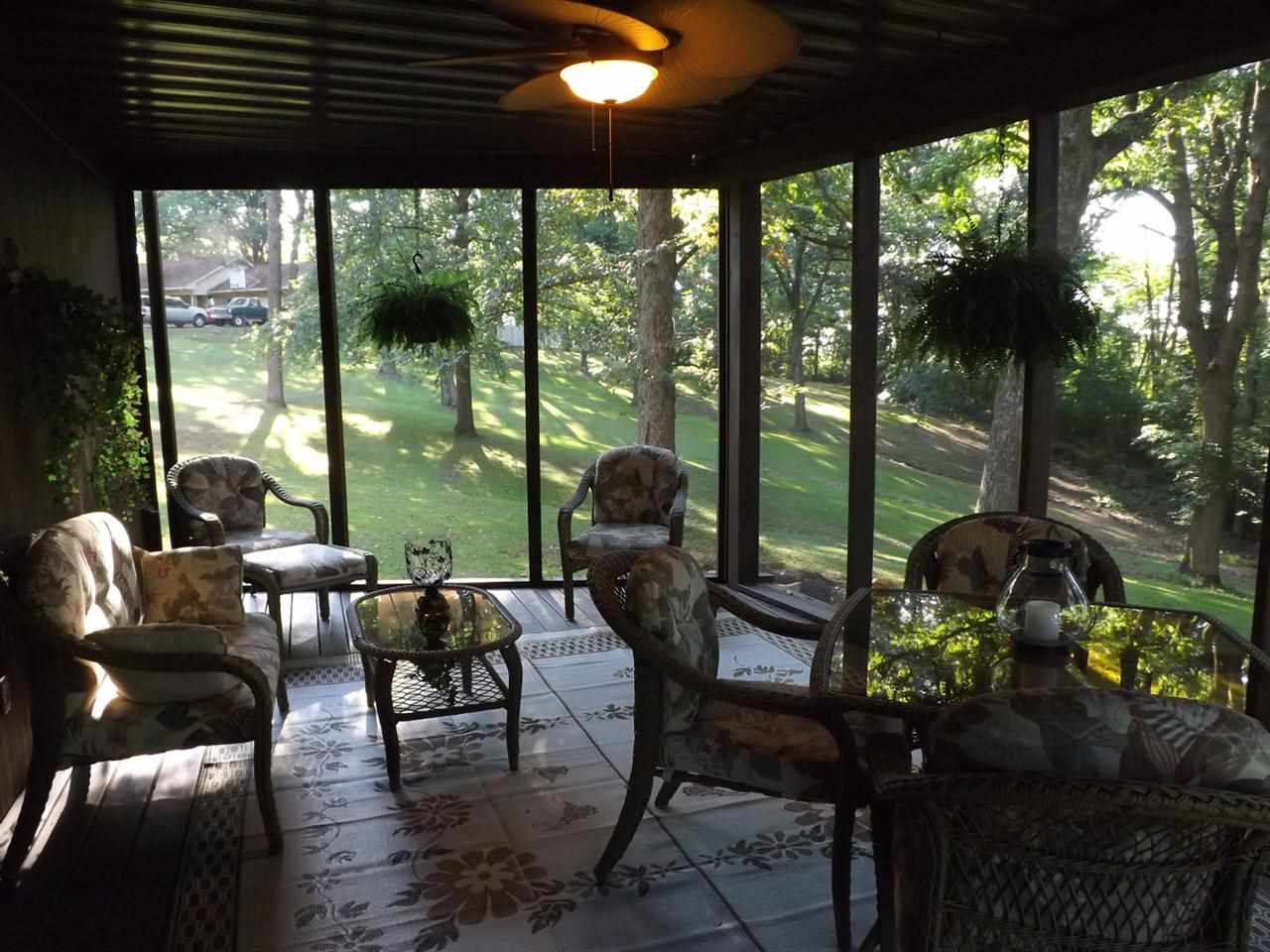 214 W 4th St, Huntingburg, IN 47542 photo 4