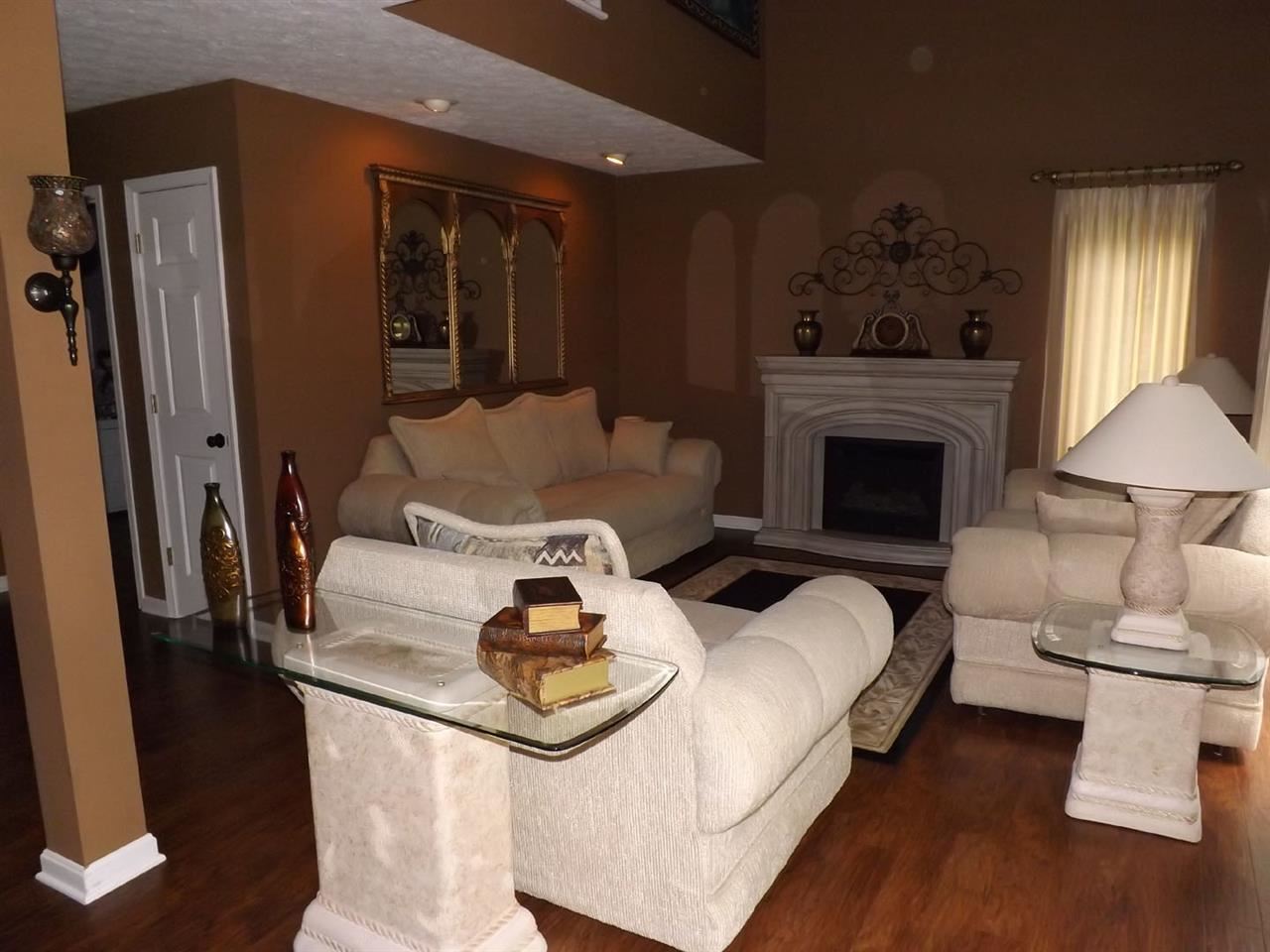 214 W 4th St, Huntingburg, IN 47542 photo 5