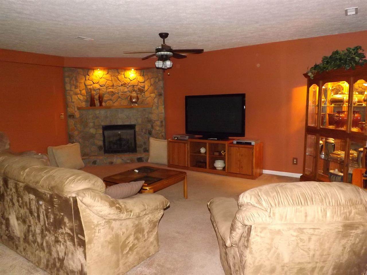 214 W 4th St, Huntingburg, IN 47542 photo 17