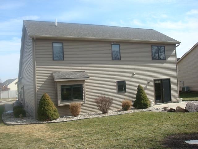 405 Mcintosh Ave, Kendallville, IN 46755 photo 2