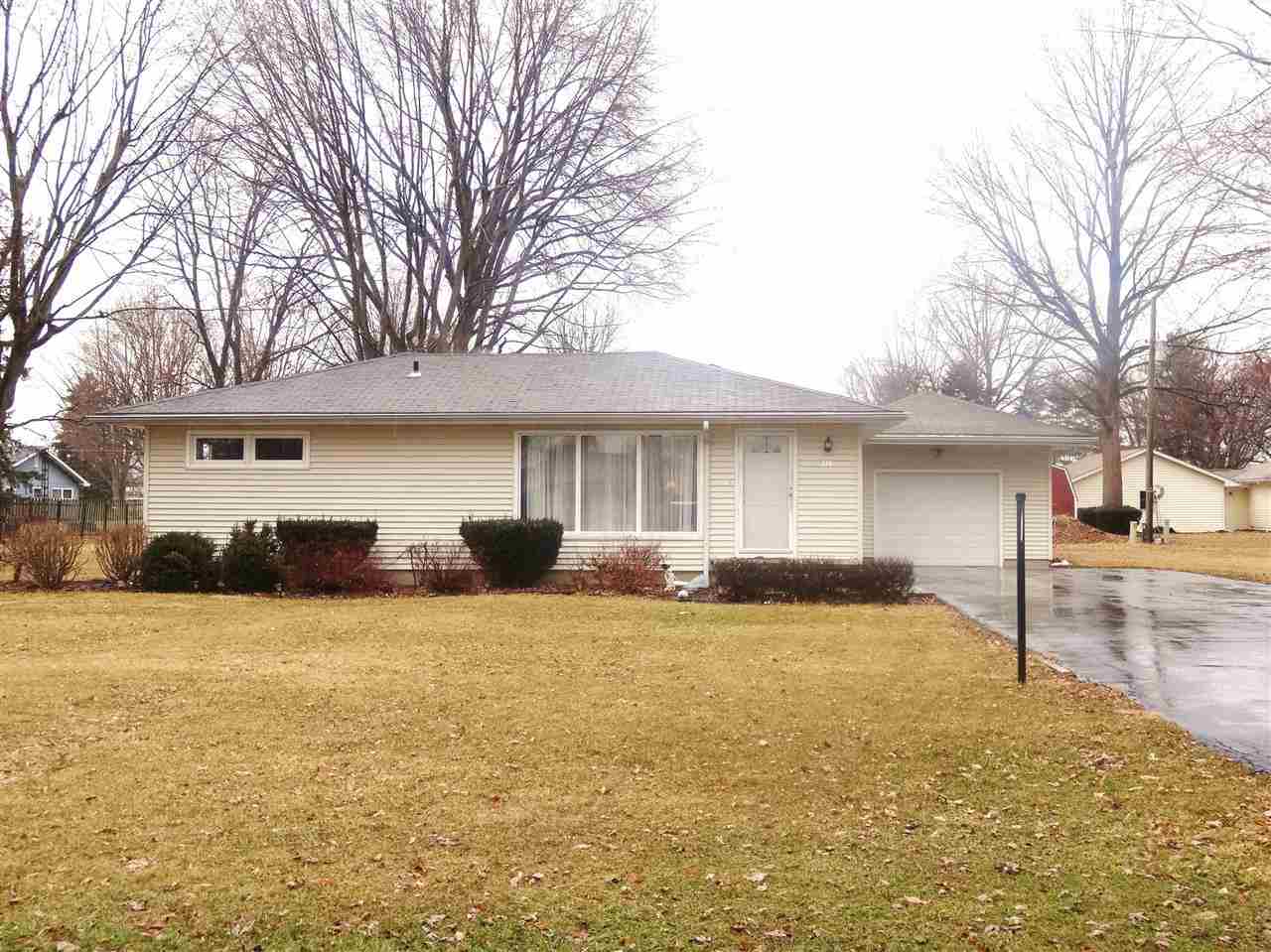 219 E Davis, Sweetser, IN 46987 photo 1