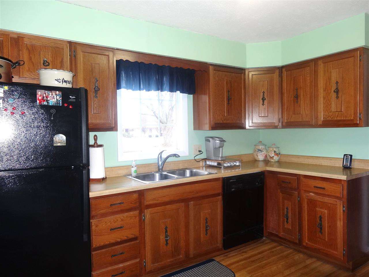 219 E Davis, Sweetser, IN 46987 photo 4
