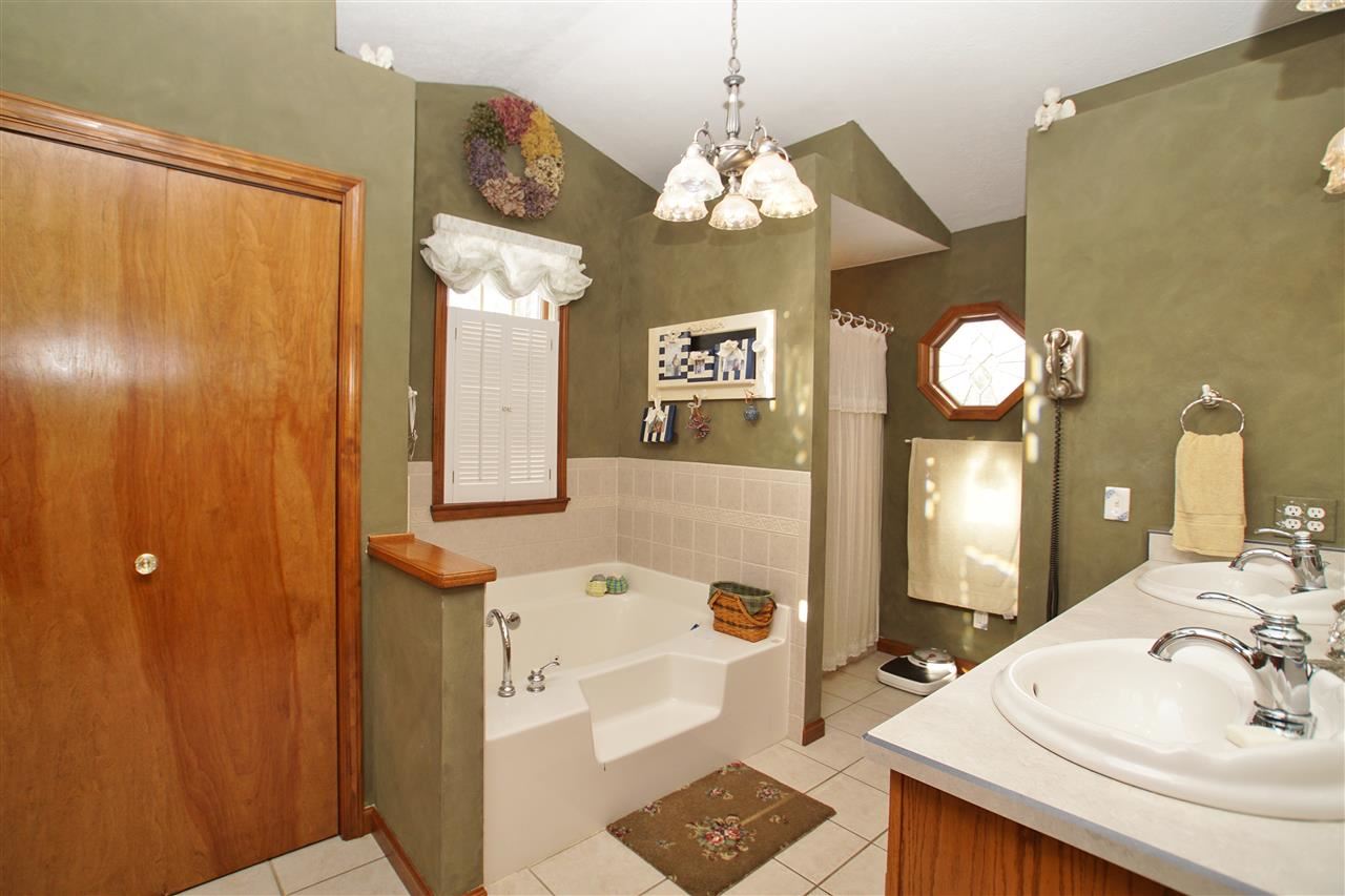 301 Meadows Dr, Greentown, IN 46936 photo 12