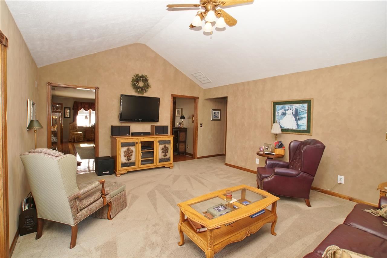 301 Meadows Dr, Greentown, IN 46936 photo 8