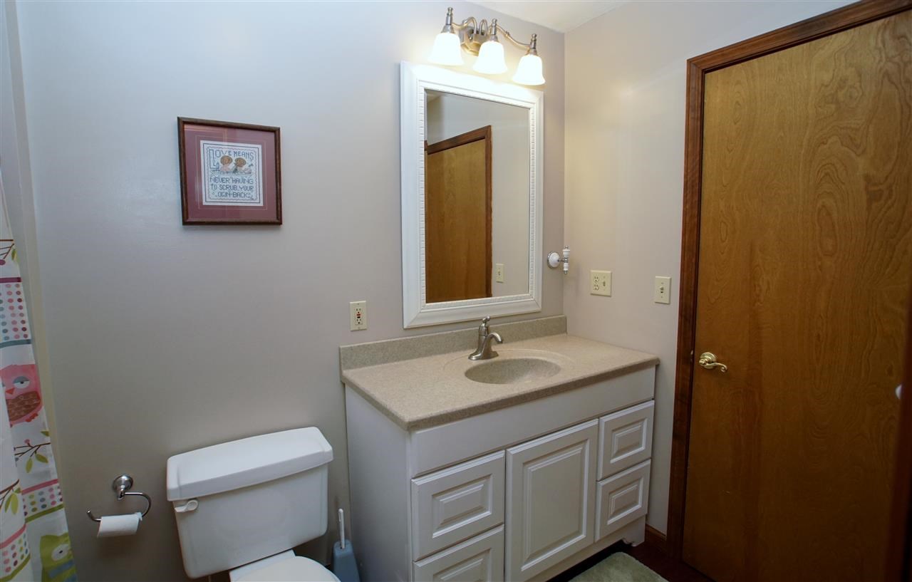 301 Meadows Dr, Greentown, IN 46936 photo 17