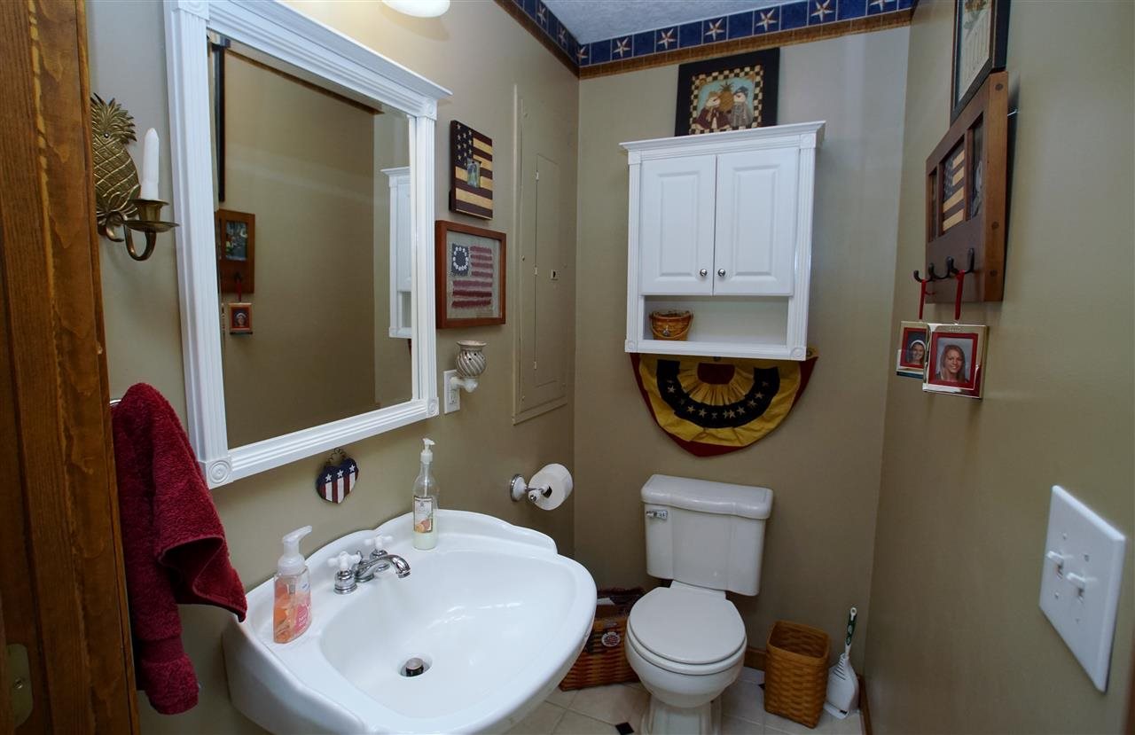 301 Meadows Dr, Greentown, IN 46936 photo 9