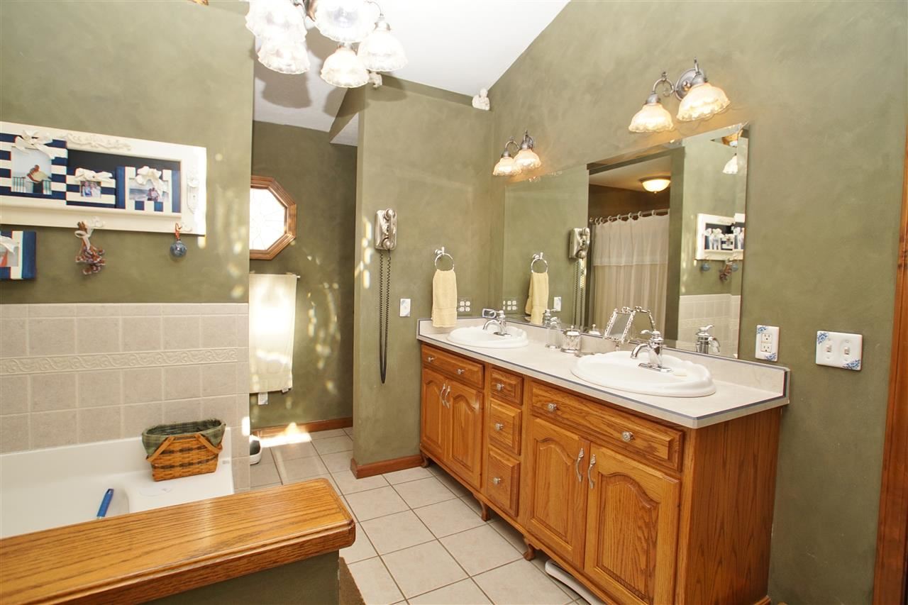 301 Meadows Dr, Greentown, IN 46936 photo 11