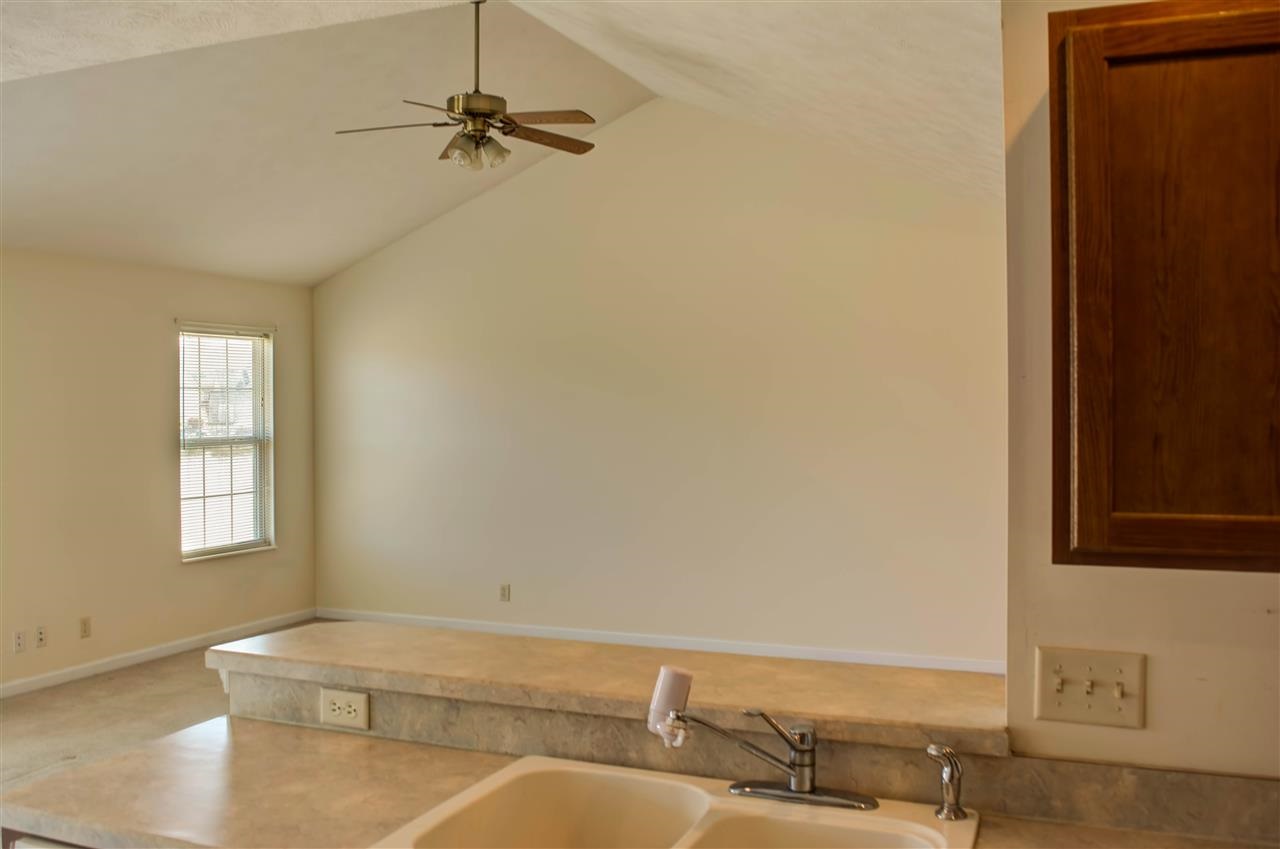 3911 Canyon Rock Ct, Evansville, IN 47725 photo 7