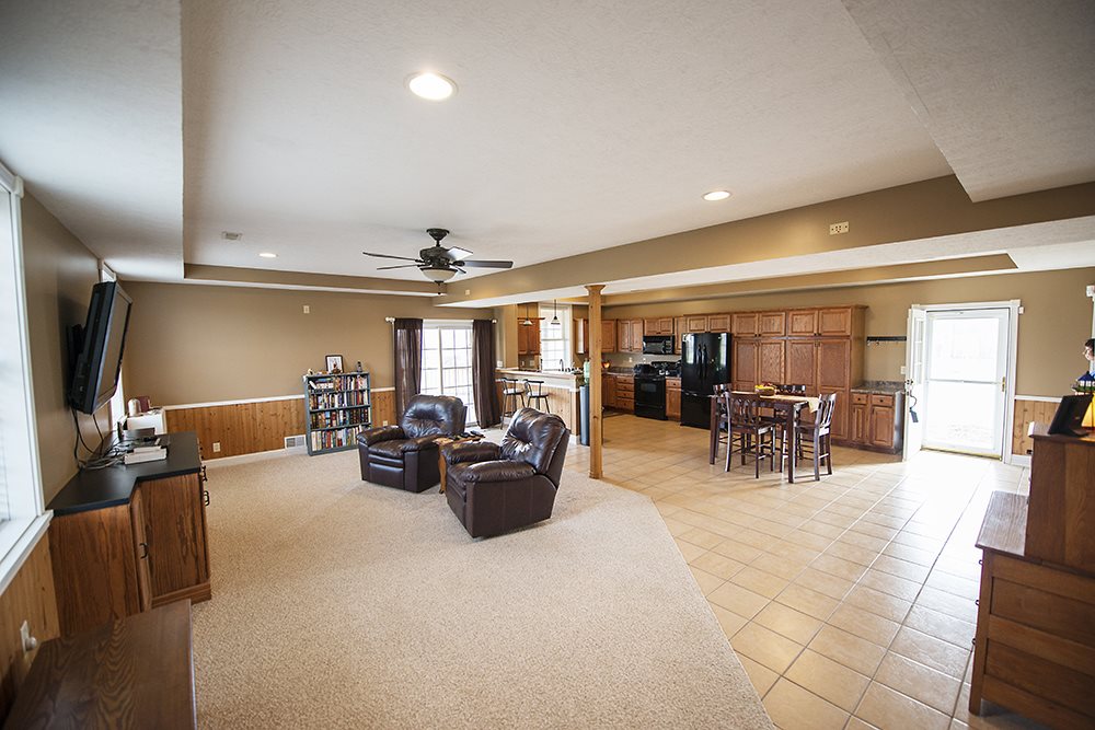 5469 Mobley Dr, Spencer, IN 47460 photo 2