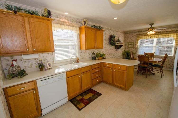 2027 Autumn Ridge Ln, Elkhart, IN 46514 photo 5