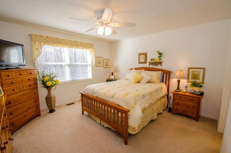 2027 Autumn Ridge Ln, Elkhart, IN 46514 photo 11