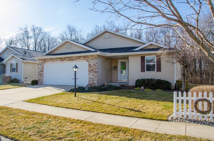 2027 Autumn Ridge Ln, Elkhart, IN 46514 photo 1