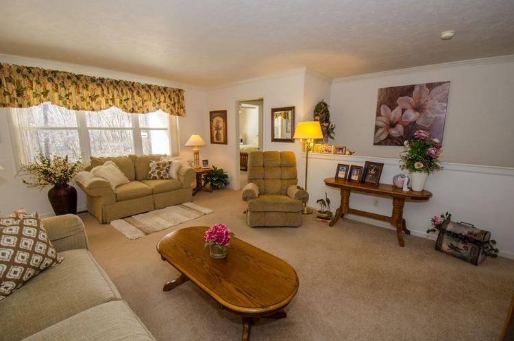 2027 Autumn Ridge Ln, Elkhart, IN 46514 photo 4