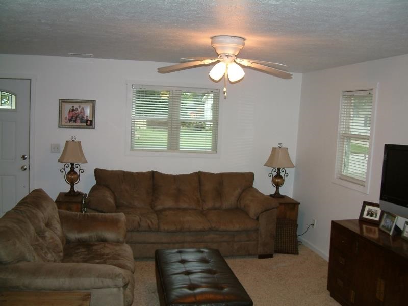 954 E Walnut, Nappanee, IN 46550 photo 3