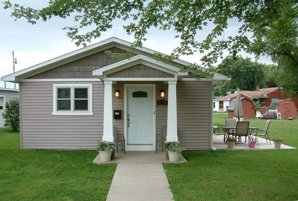 954 E Walnut, Nappanee, IN 46550 photo 1
