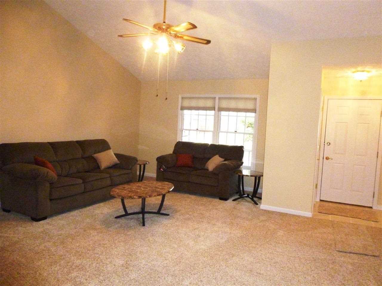 8400 Southport Dr, Evansville, IN 47711 photo 2