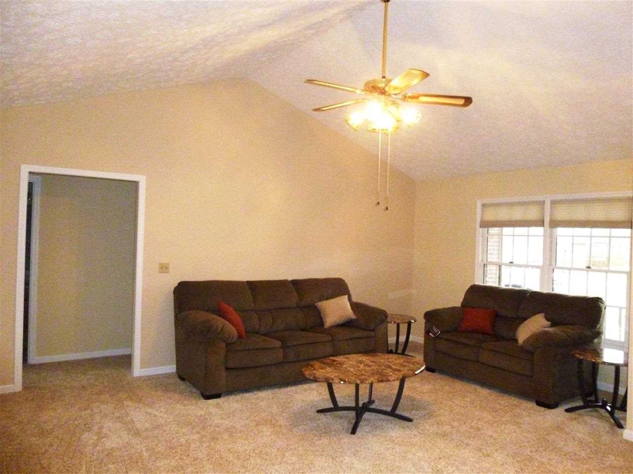 8400 Southport Dr, Evansville, IN 47711 photo 4