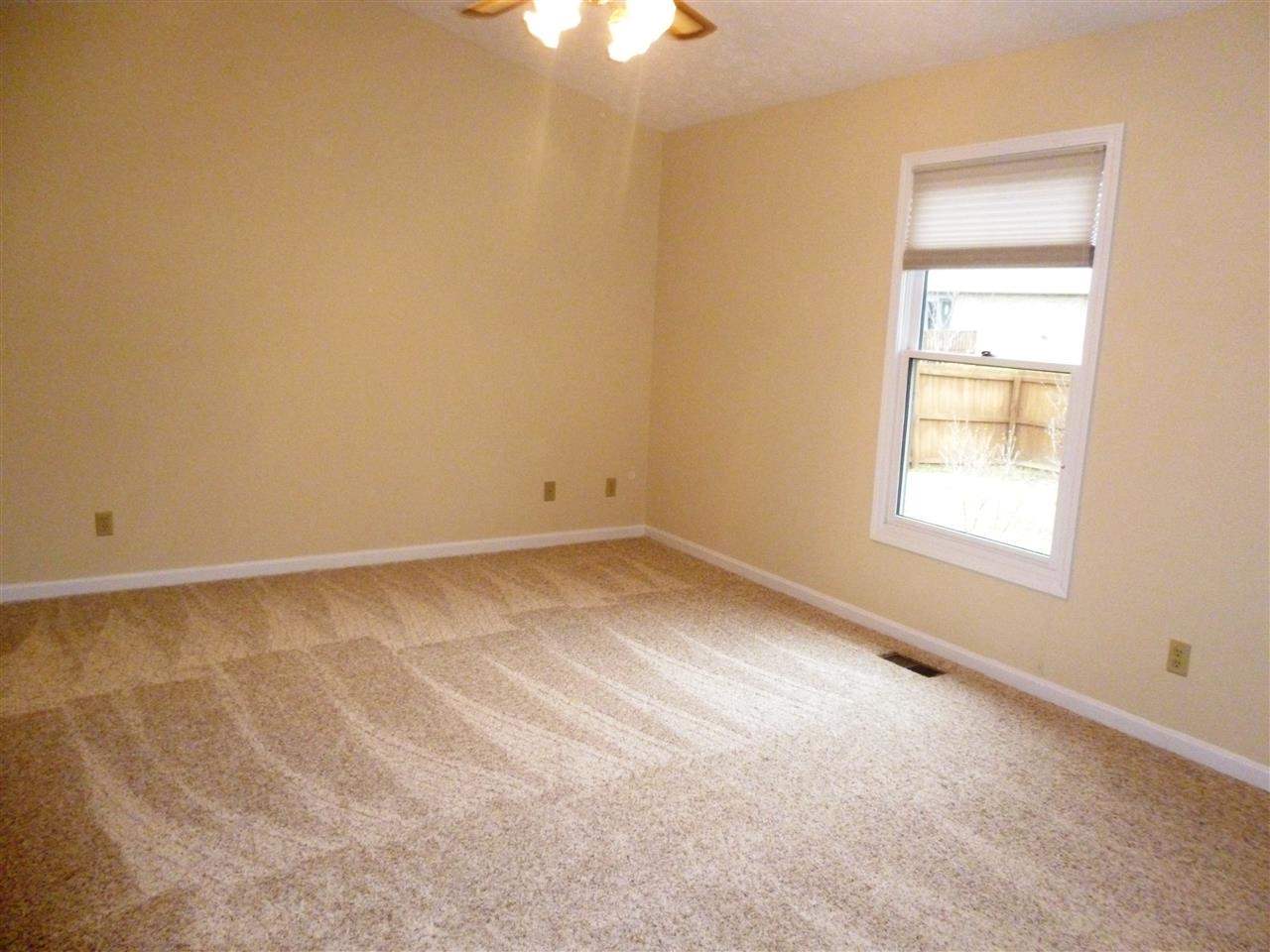 8400 Southport Dr, Evansville, IN 47711 photo 12