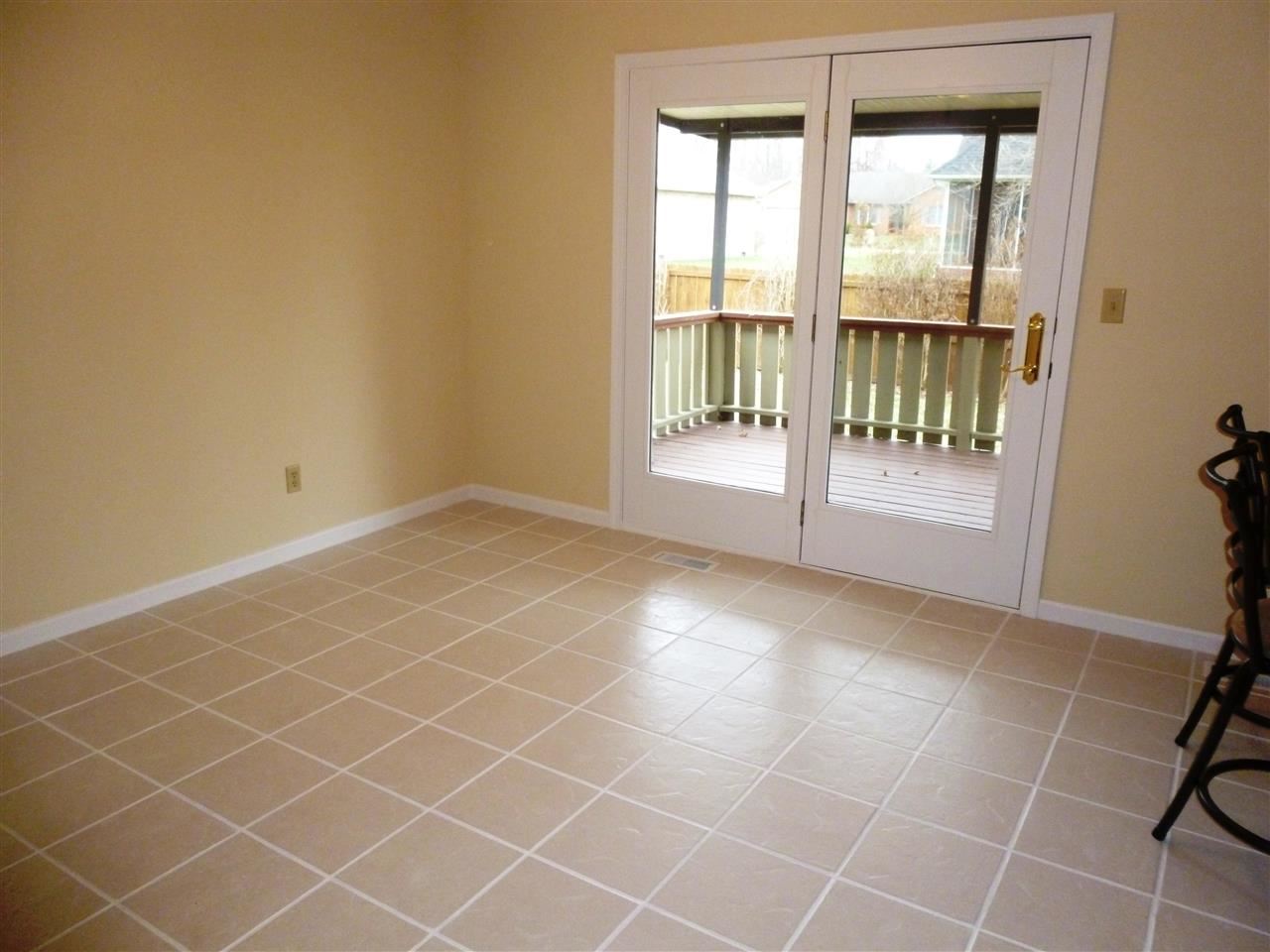 8400 Southport Dr, Evansville, IN 47711 photo 5