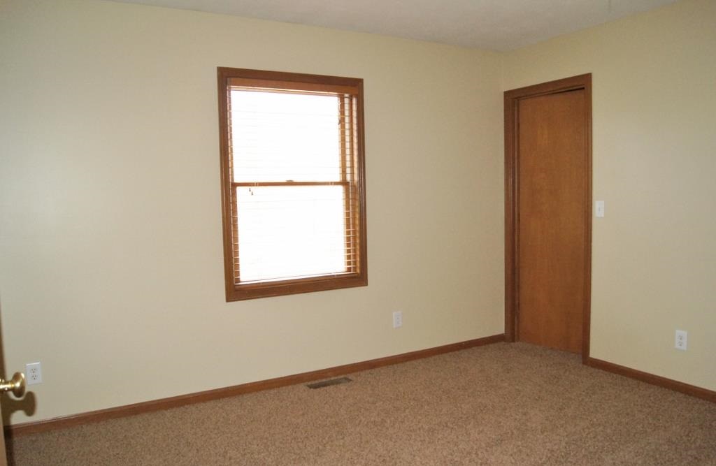 1877 S Woodfield Trl, Warsaw, IN 46580 photo 13