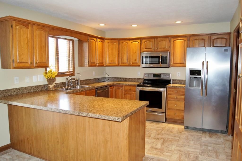 1877 S Woodfield Trl, Warsaw, IN 46580 photo 8