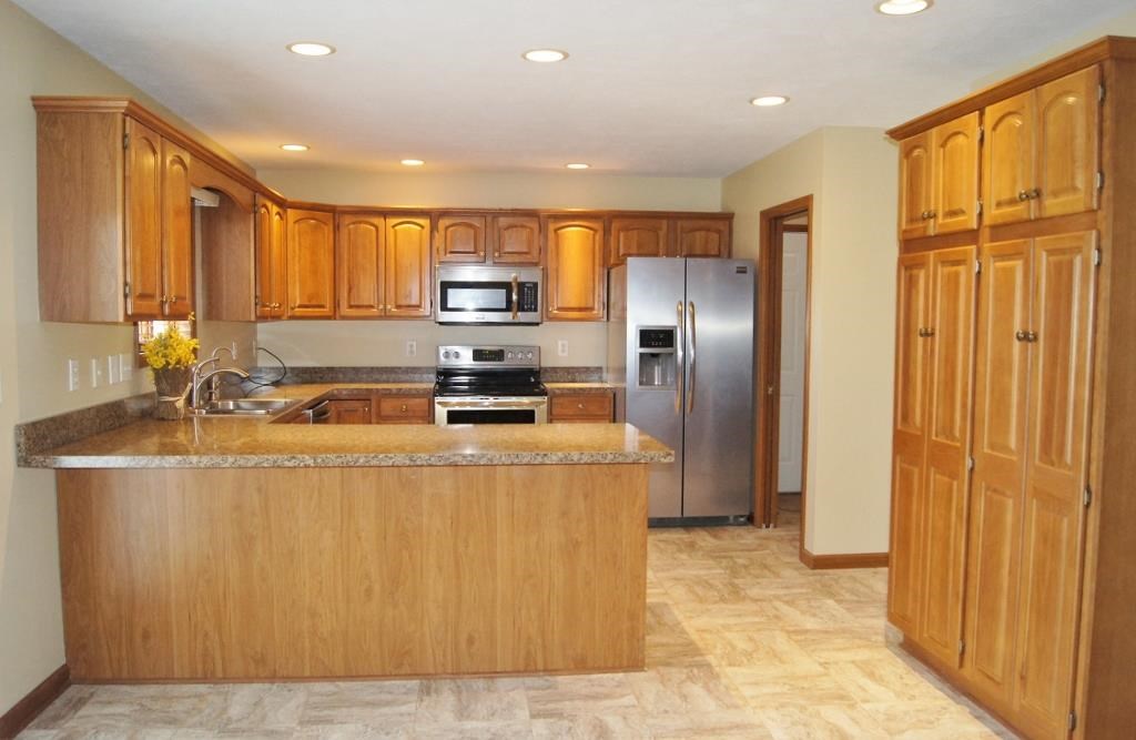 1877 S Woodfield Trl, Warsaw, IN 46580 photo 9