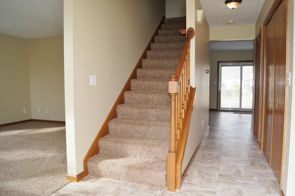 1877 S Woodfield Trl, Warsaw, IN 46580 photo 2