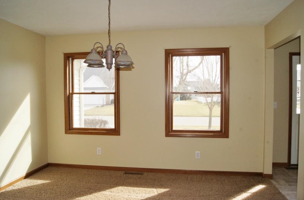 1877 S Woodfield Trl, Warsaw, IN 46580 photo 5