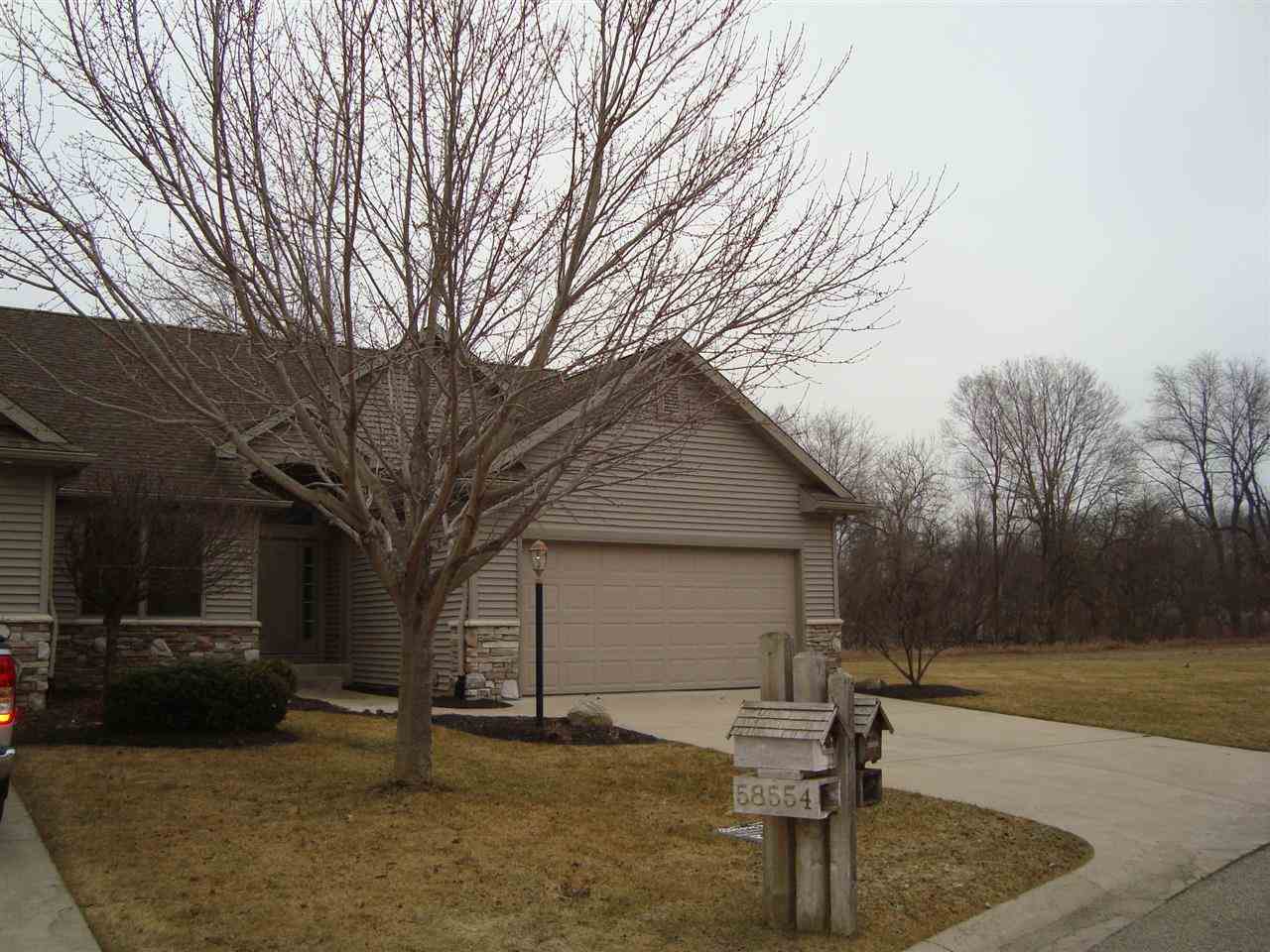 58576 Baugo Cove Dr, Elkhart, IN 46517 photo 2