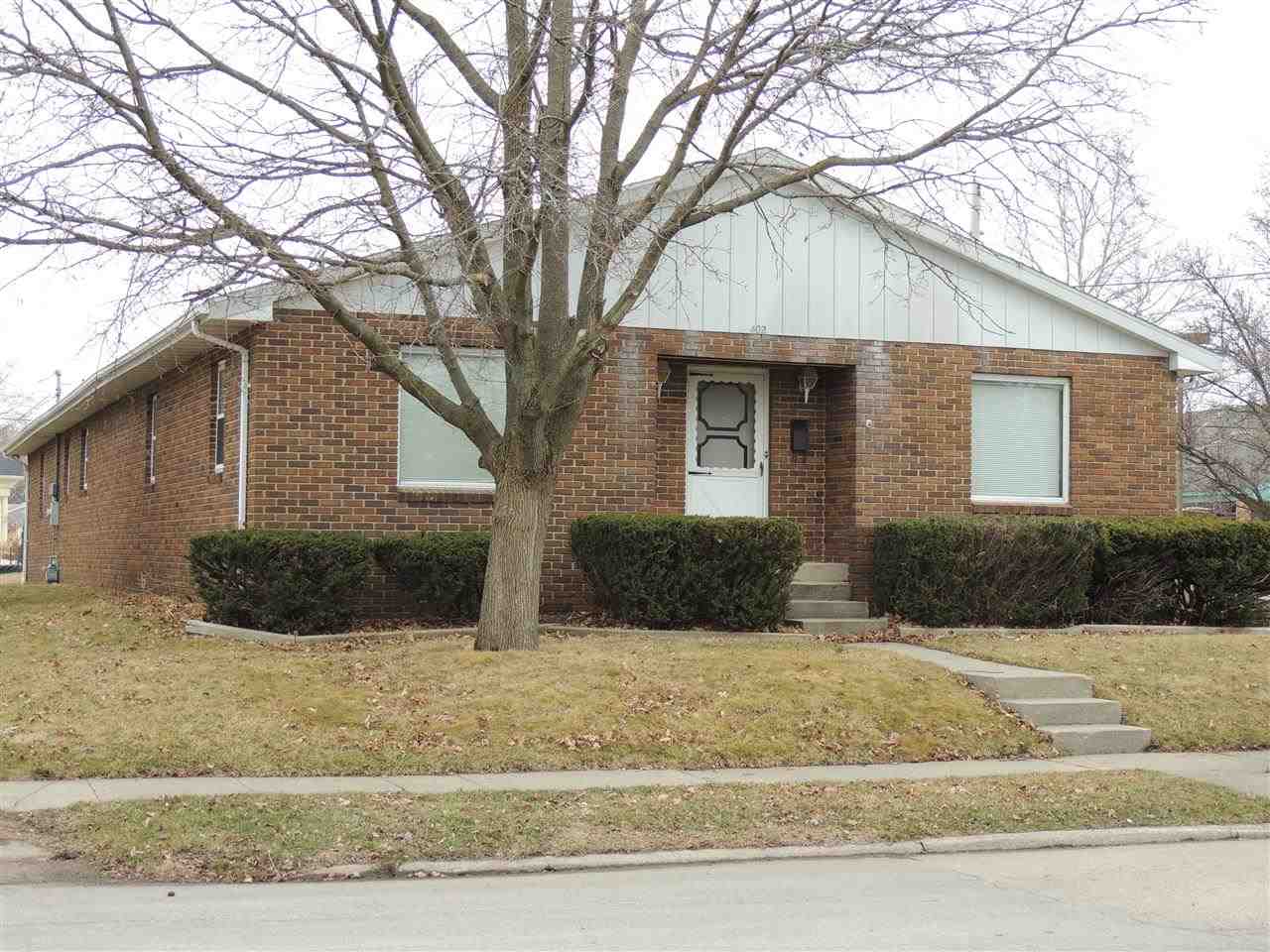 402 W Harrison St, Monticello, IN 47960 photo 1