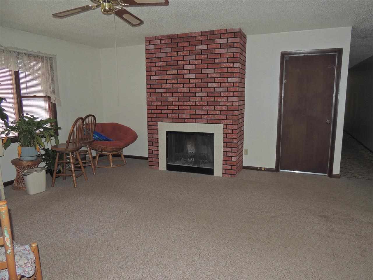 402 W Harrison St, Monticello, IN 47960 photo 5