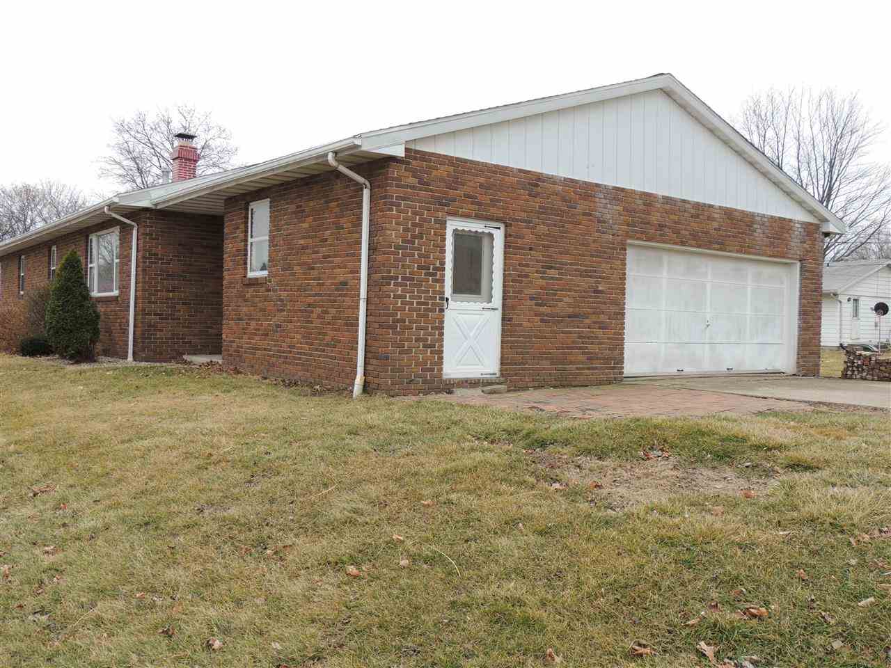 402 W Harrison St, Monticello, IN 47960 photo 2