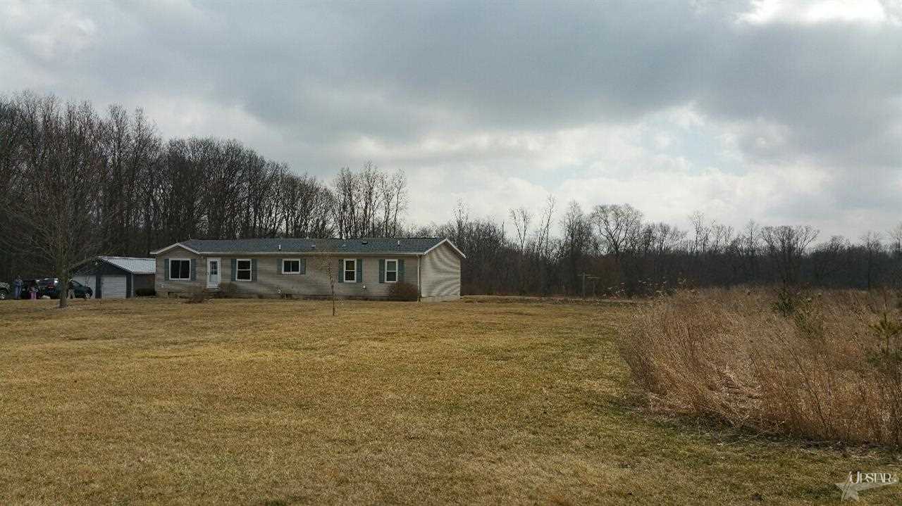 2472 E Baseline Rd, Churubusco, IN 46723 photo 1