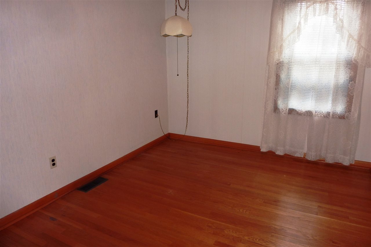 675 W 18th St, Rochester, IN 46975 photo 6