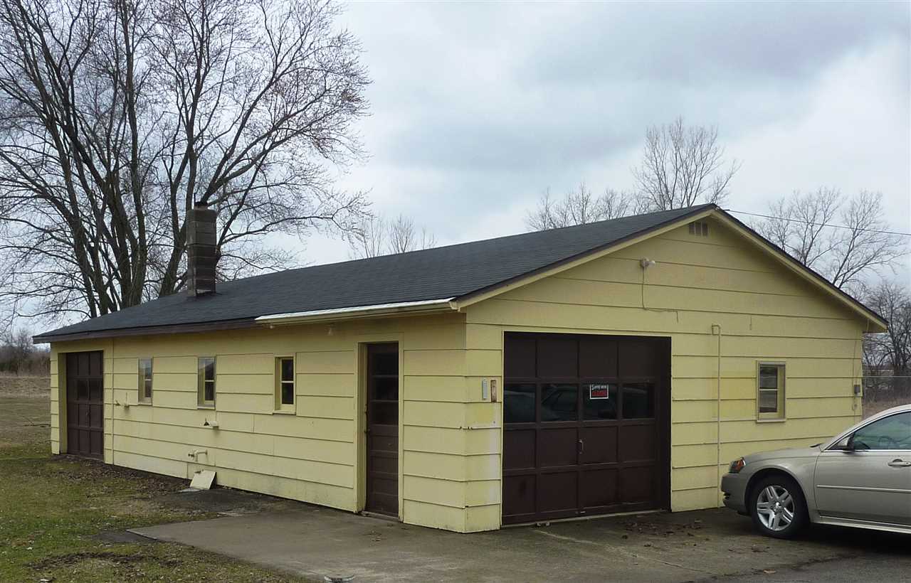 675 W 18th St, Rochester, IN 46975 photo 2