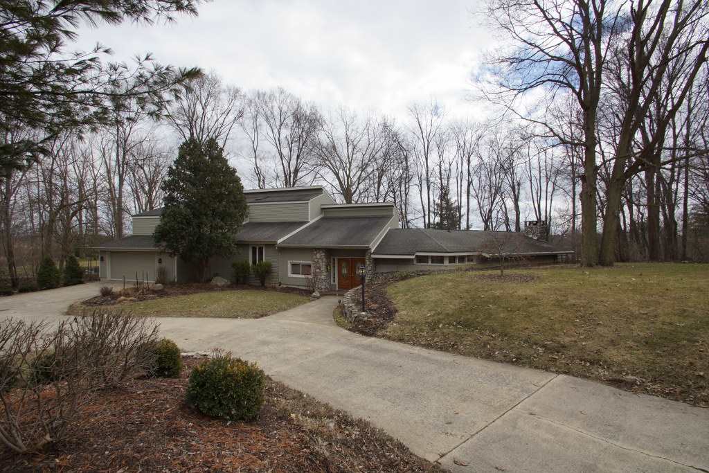 6920 Maysville Rd, Fort Wayne, IN 46815 photo 2
